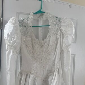 Elegant White Lace Wedding Dress